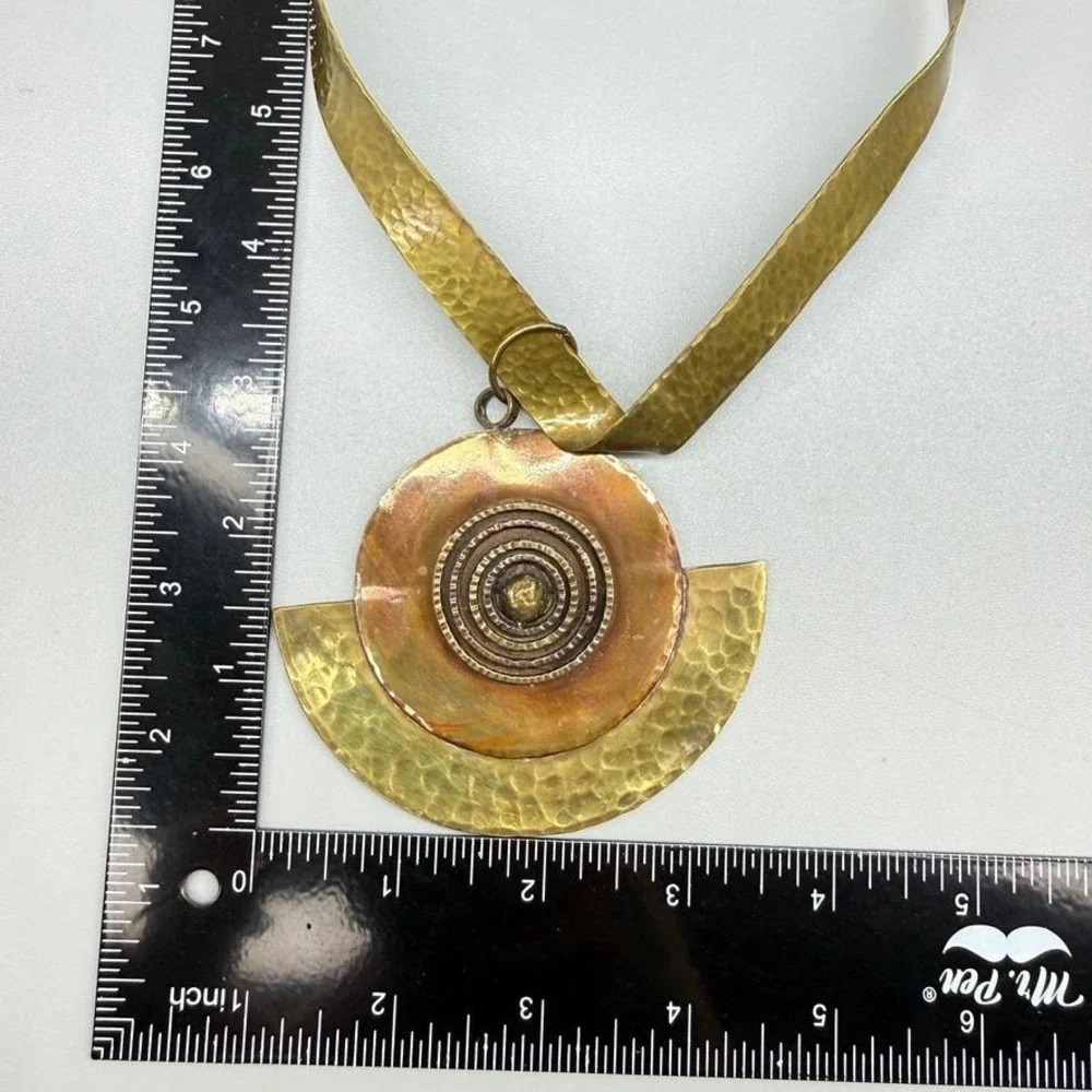 VTG Hammered Medallion Choker Necklace c.‎ 1980s Brass Copper Statement 14-16